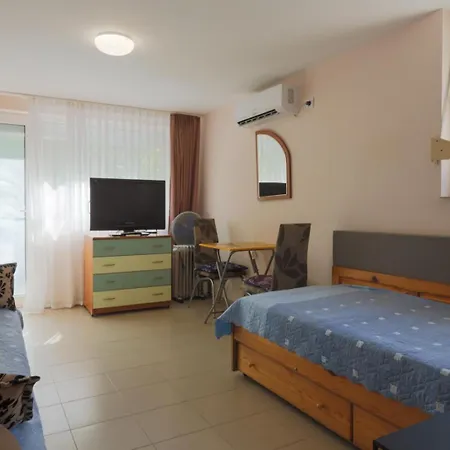 бяла къща Равда