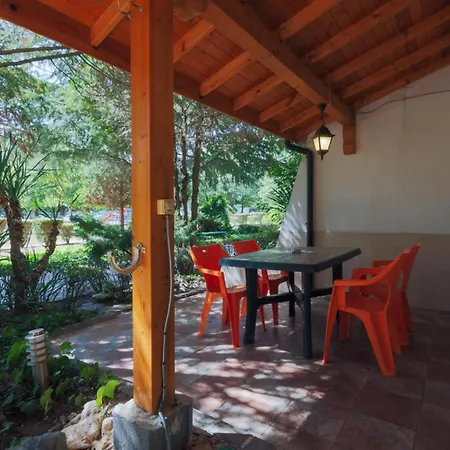 бяла къща Равда